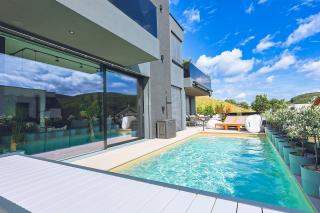 Design-Architektenhaus in Breitenfurt bei Wien – High-End-Technik & exklusive Möbel im Wert von über € 300.000 inkludiert Bild