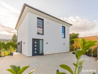 Energieeffizientes Einfamilienhaus inkl. Photovoltaikanlage und Luftwärmepumpe Bild