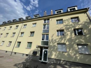 renovierte Wohnung mit möblierter Küche  zu vermieten Bild