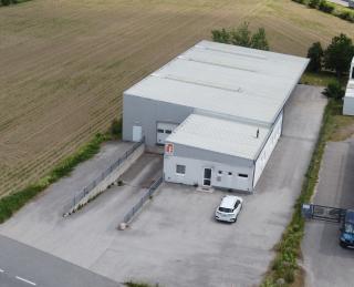 500 m² große Halle mit ca. 150 m² Bürotrakt an der Abfahrt S4 zu verkaufen Bild