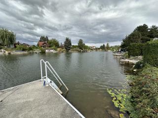 UFERPARZELLE - Ferienhaus am Ladislaus See – Wohnen direkt am Wasser Bild